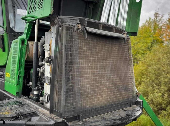 Forwarder John Deere 1210E Heizkörper Forwarder John Deere 1210E chłodnica