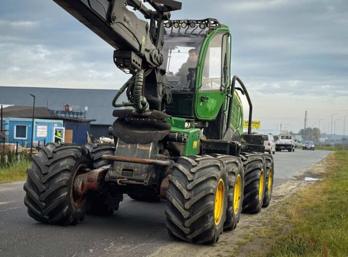 Erntemaschine John Deere 1270G Harvester John Deere 1270G