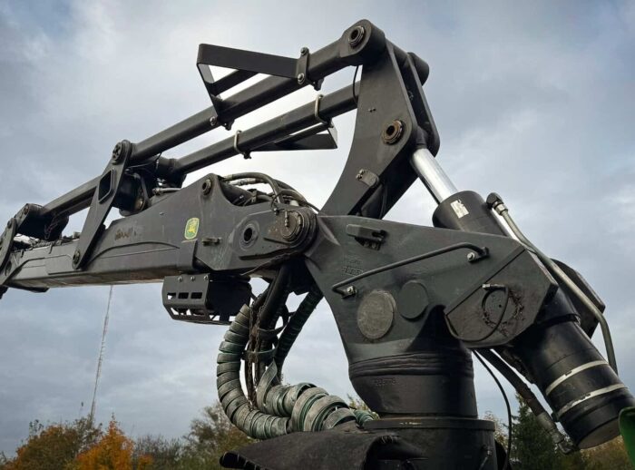 Harvester John Deere 1270G Kran Harvester John Deere 1270G żuraw