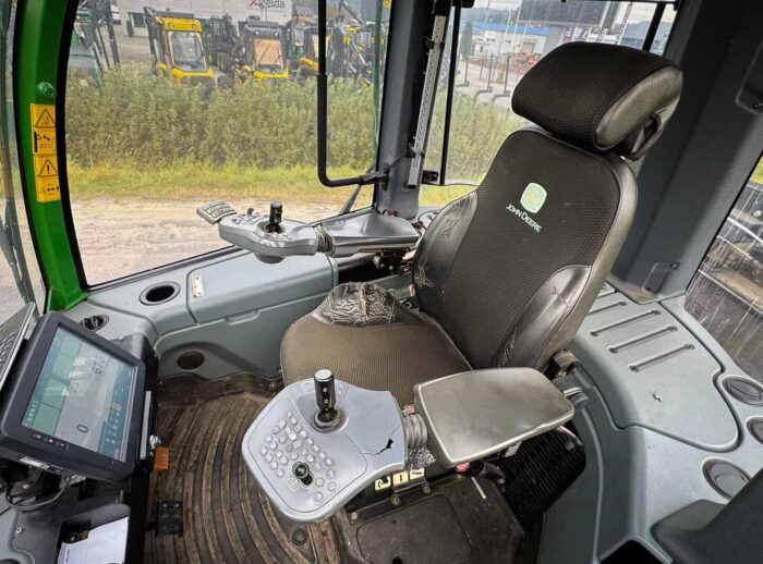 Erntemaschine John Deere 1270G Kabine Harvester John Deere 1270G kabina