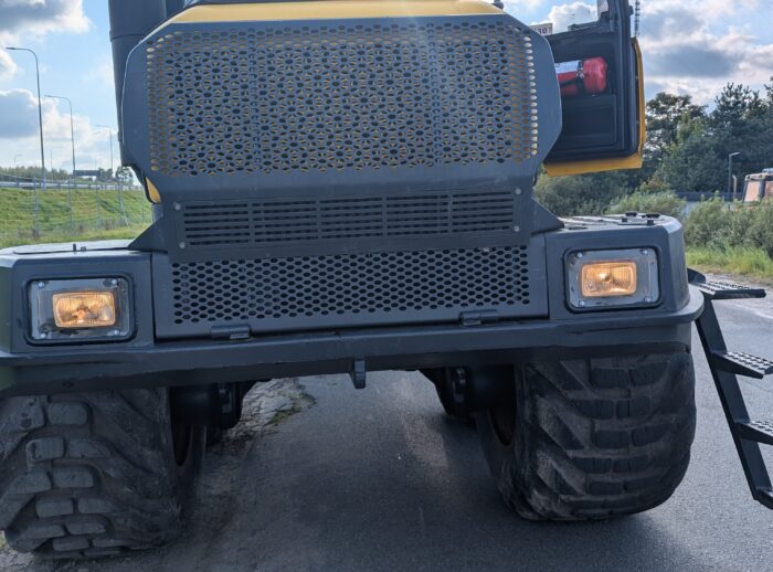 PONSSE ELK 8W 2013r. oświetlenie przód PONSSE ELK 8W 2013r. oświetlenie przód