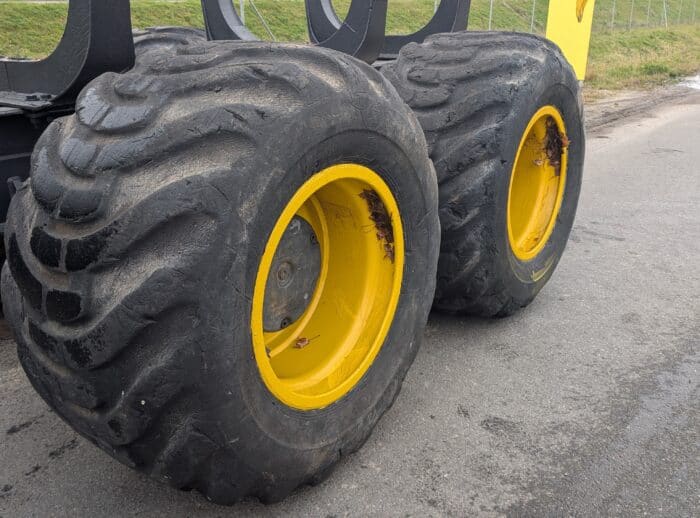 Forwarder PONSSE Wisent 2010 K70+M Reifen Forwarder PONSSE Wisent 2010 r. K70+M opony