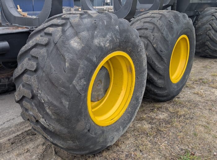 Forwarder PONSSE Wisent 2010 K70+M Reifen Forwarder PONSSE Wisent 2010 r. K70+M opony