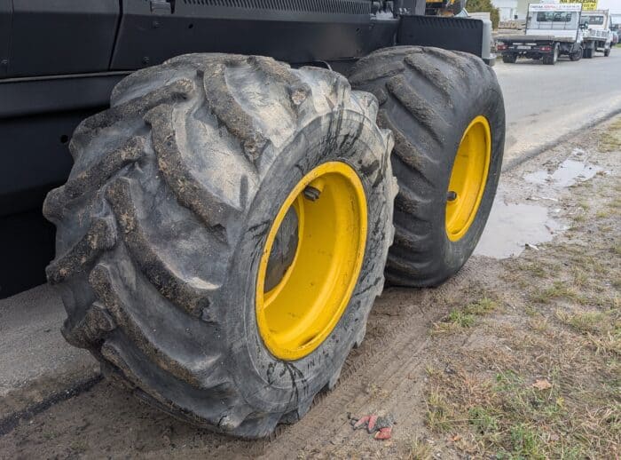 Forwarder PONSSE Wisent 2010 K70+M Reifen Forwarder PONSSE Wisent 2010 r. K70+M opony