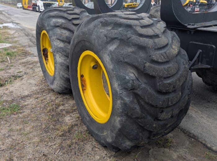 Forwarder PONSSE Wisent 2010 K70+M Reifen Forwarder PONSSE Wisent 2010 r. K70+M opony