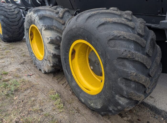 Forwarder PONSSE Wisent 2010 K70+M Reifen Forwarder PONSSE Wisent 2010 r. K70+M opony